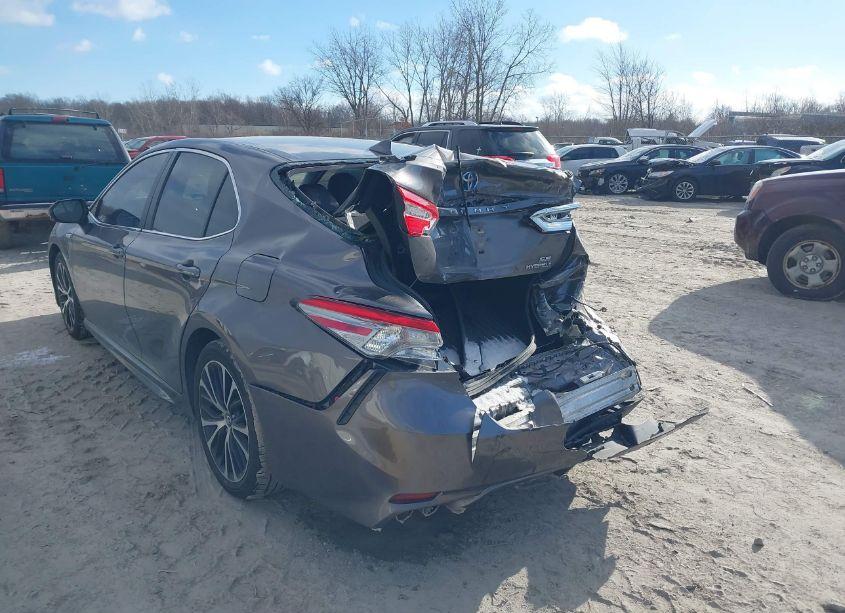 Photo 3 of 2018 Toyota Camry HYBRID SE (VIN 4T1B21HK2JU003440)