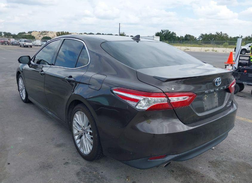 Photo 3 of 2018 Toyota Camry HYBRID XLE (VIN 4T1B21HK2JU500942)