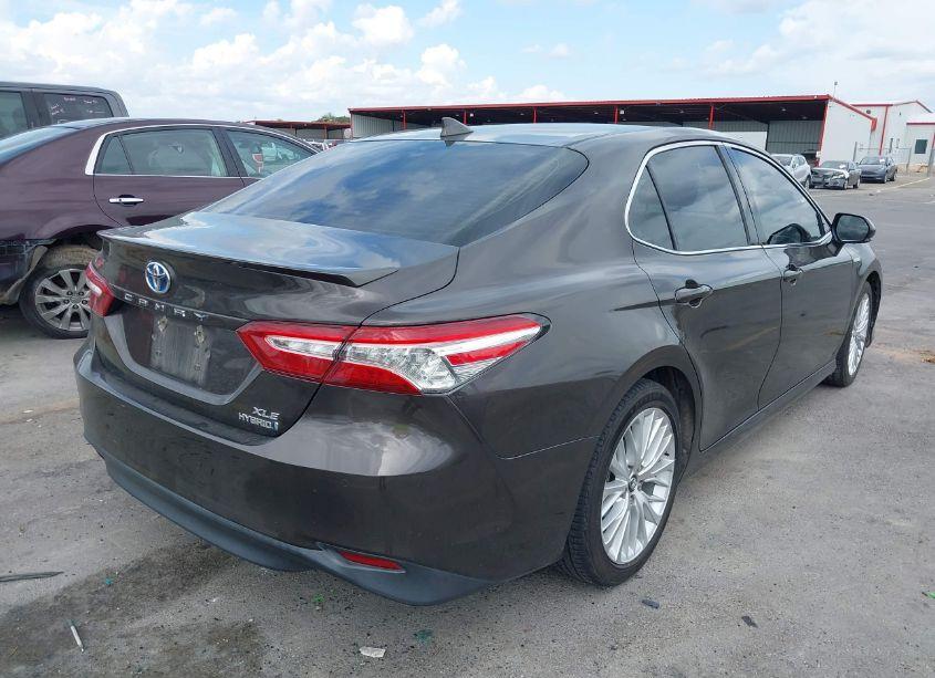 Photo 4 of 2018 Toyota Camry HYBRID XLE (VIN 4T1B21HK2JU500942)
