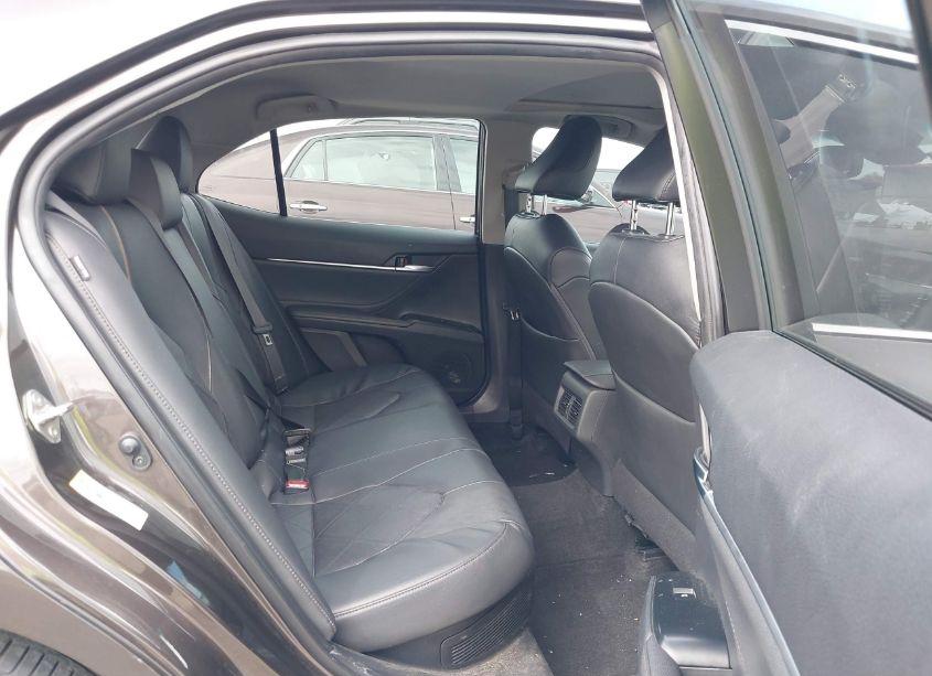 Photo 8 of 2018 Toyota Camry HYBRID XLE (VIN 4T1B21HK2JU500942)