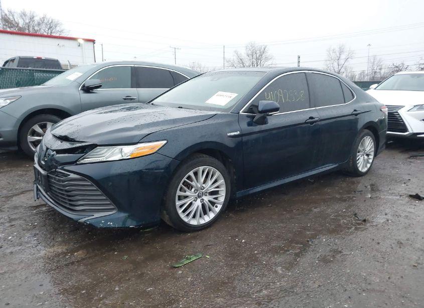 Photo 2 of 2018 Toyota Camry HYBRID XLE (VIN 4T1B21HK2JU507700)