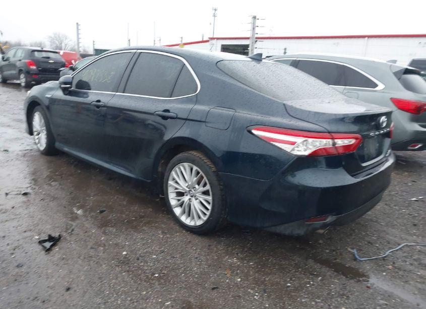 Photo 3 of 2018 Toyota Camry HYBRID XLE (VIN 4T1B21HK2JU507700)