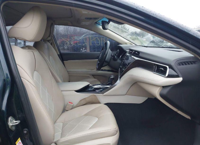 Photo 5 of 2018 Toyota Camry HYBRID XLE (VIN 4T1B21HK2JU507700)