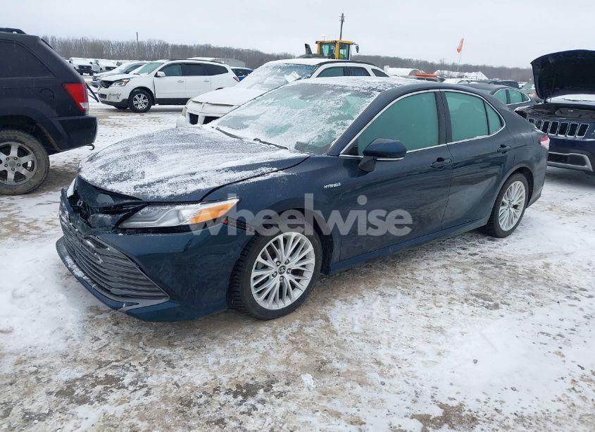 Photo 2 of 2018 Toyota Camry HYBRID XLE (VIN 4T1B21HK3JU506328)