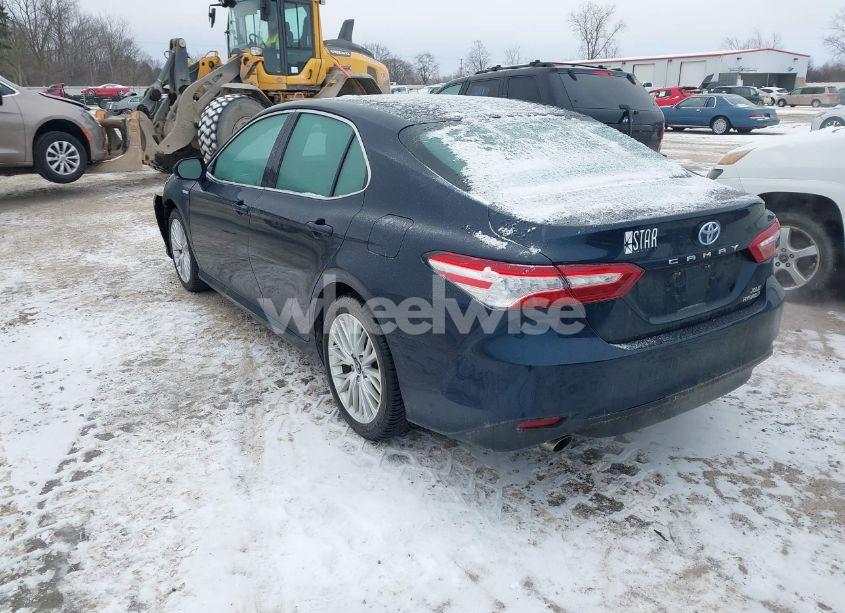 Photo 3 of 2018 Toyota Camry HYBRID XLE (VIN 4T1B21HK3JU506328)