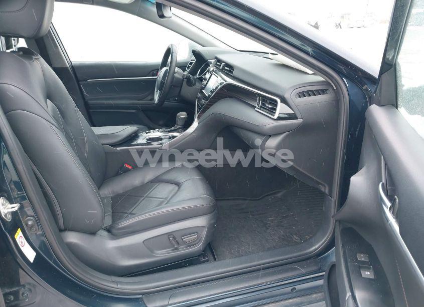 Photo 5 of 2018 Toyota Camry HYBRID XLE (VIN 4T1B21HK3JU506328)