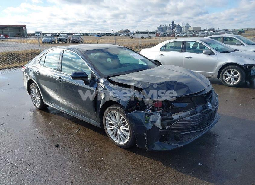 2018 Toyota Camry HYBRID XLE (VIN 4T1B21HK3JU507043) main photo
