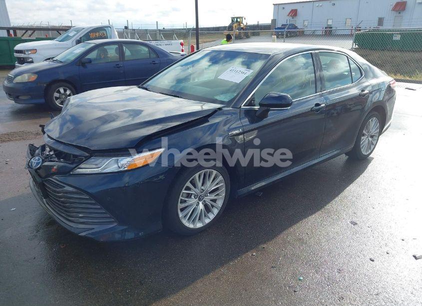 Photo 2 of 2018 Toyota Camry HYBRID XLE (VIN 4T1B21HK3JU507043)