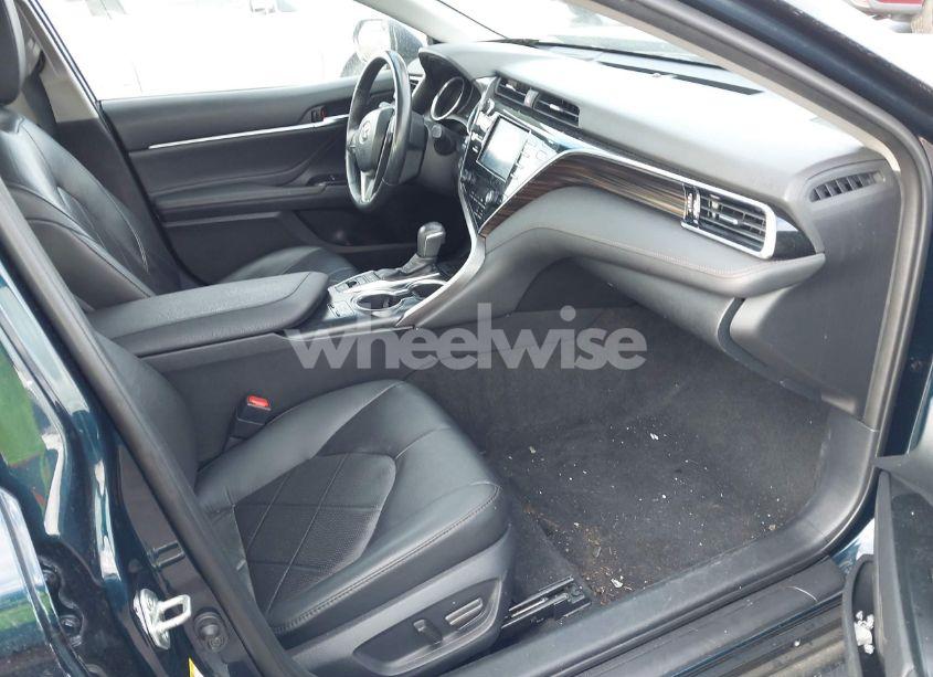 Photo 5 of 2018 Toyota Camry HYBRID XLE (VIN 4T1B21HK3JU507043)