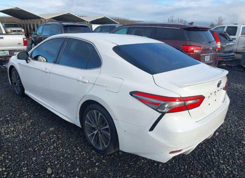 Photo 3 of 2018 Toyota Camry HYBRID SE (VIN 4T1B21HK3JU510251)