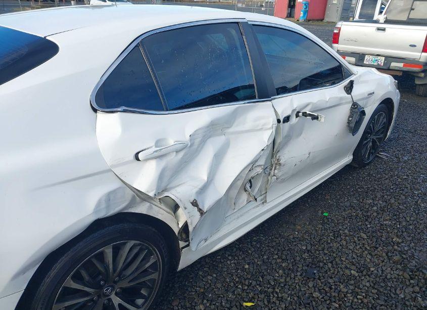 Photo 6 of 2018 Toyota Camry HYBRID SE (VIN 4T1B21HK3JU510251)