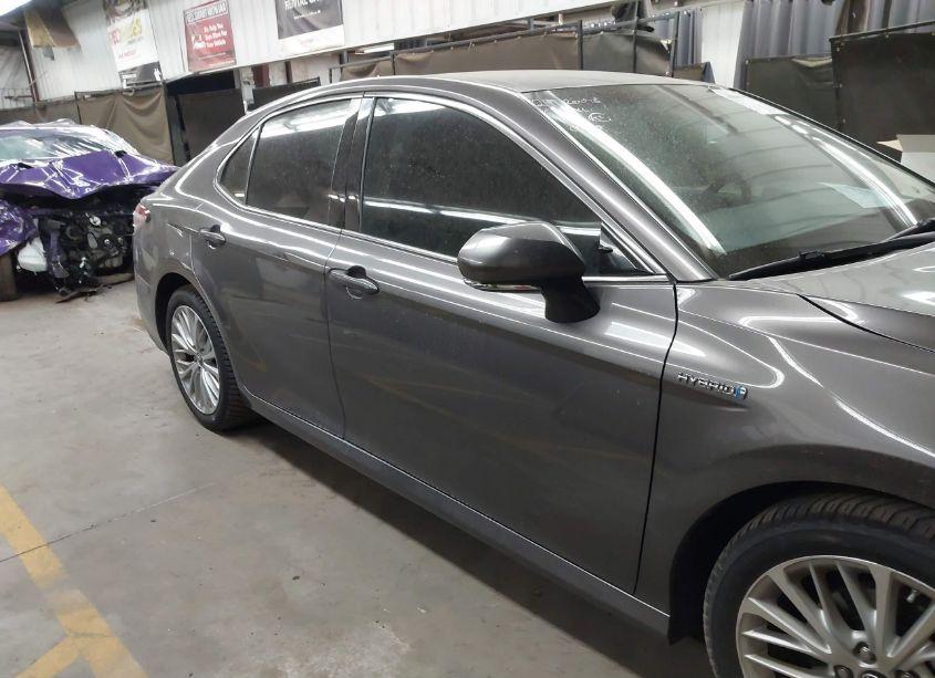 Photo 13 of 2019 Toyota Camry HYBRID XLE (VIN 4T1B21HK3KU010298)