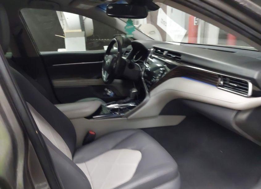 Photo 5 of 2019 Toyota Camry HYBRID XLE (VIN 4T1B21HK3KU010298)