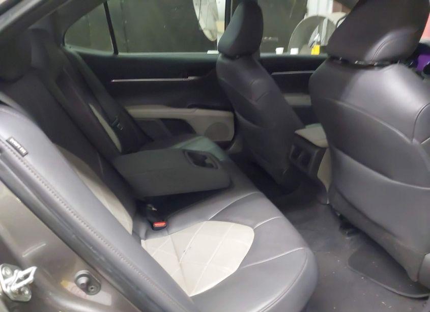 Photo 8 of 2019 Toyota Camry HYBRID XLE (VIN 4T1B21HK3KU010298)