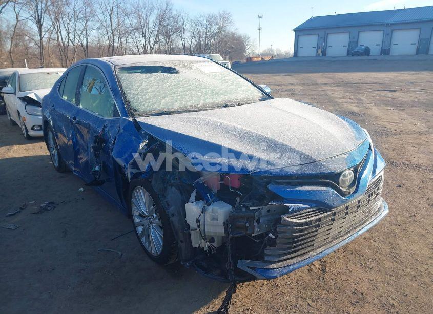 2019 Toyota Camry HYBRID XLE (VIN 4T1B21HK3KU011080) main photo