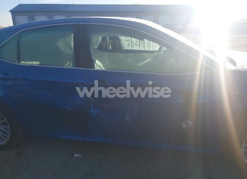 Photo 14 of 2019 Toyota Camry HYBRID XLE (VIN 4T1B21HK3KU011080)