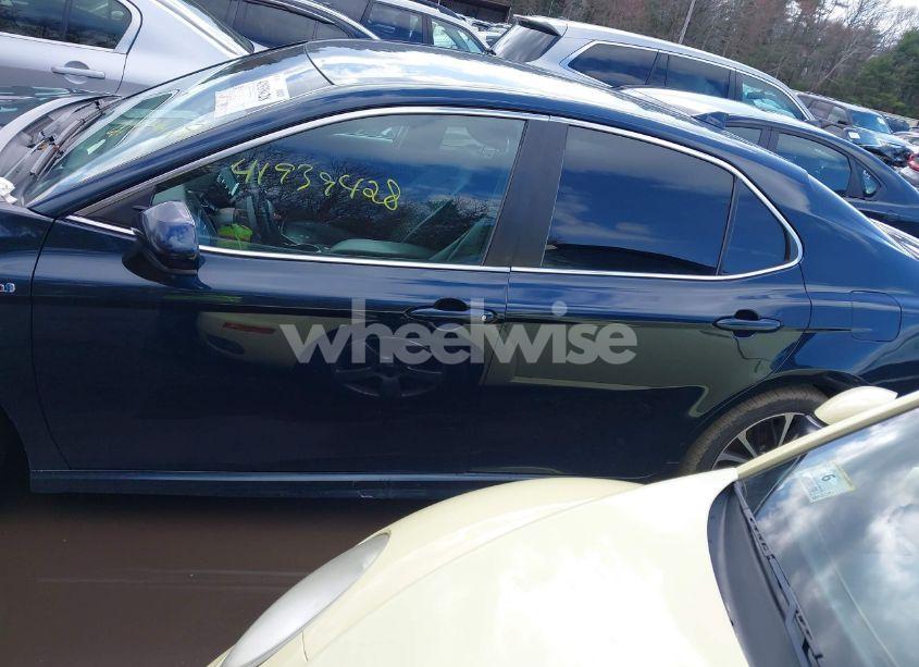 Photo 14 of 2019 Toyota Camry HYBRID SE (VIN 4T1B21HK3KU012648)