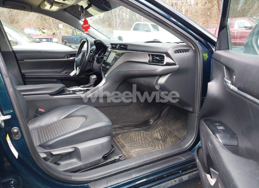 Photo 5 of 2019 Toyota Camry HYBRID SE (VIN 4T1B21HK3KU012648)