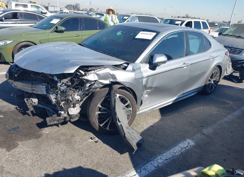 Photo 2 of 2019 Toyota Camry HYBRID SE (VIN 4T1B21HK3KU515144)