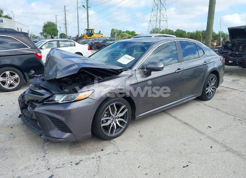 Photo 2 of 2019 Toyota Camry HYBRID SE (VIN 4T1B21HK3KU518917)