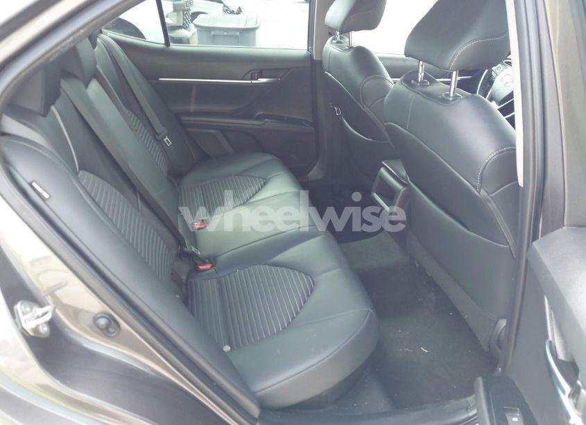 Photo 8 of 2019 Toyota Camry HYBRID SE (VIN 4T1B21HK3KU518917)