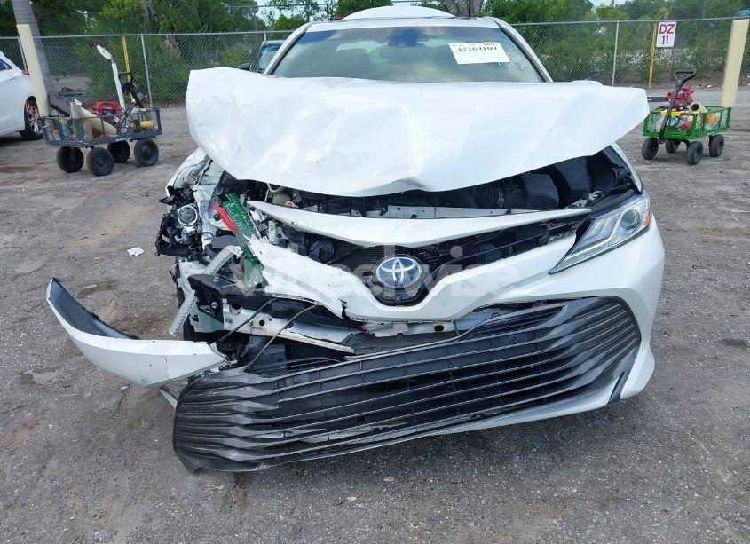 Photo 13 of 2018 Toyota Camry HYBRID XLE (VIN 4T1B21HK4JU002788)