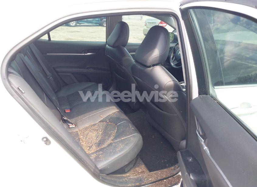 Photo 8 of 2018 Toyota Camry HYBRID XLE (VIN 4T1B21HK4JU002788)