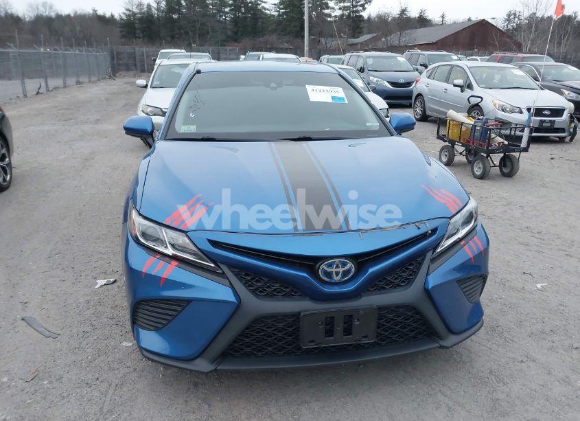Photo 13 of 2018 Toyota Camry HYBRID SE (VIN 4T1B21HK4JU008560)
