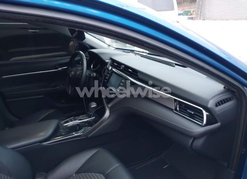 Photo 5 of 2018 Toyota Camry HYBRID SE (VIN 4T1B21HK4JU008560)