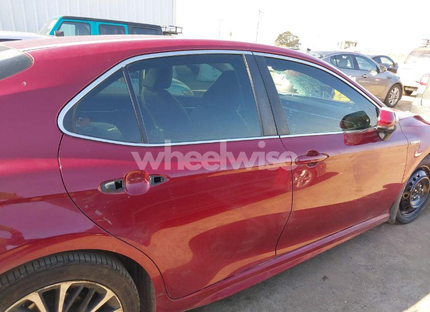 Photo 14 of 2018 Toyota Camry HYBRID SE (VIN 4T1B21HK4JU510257)