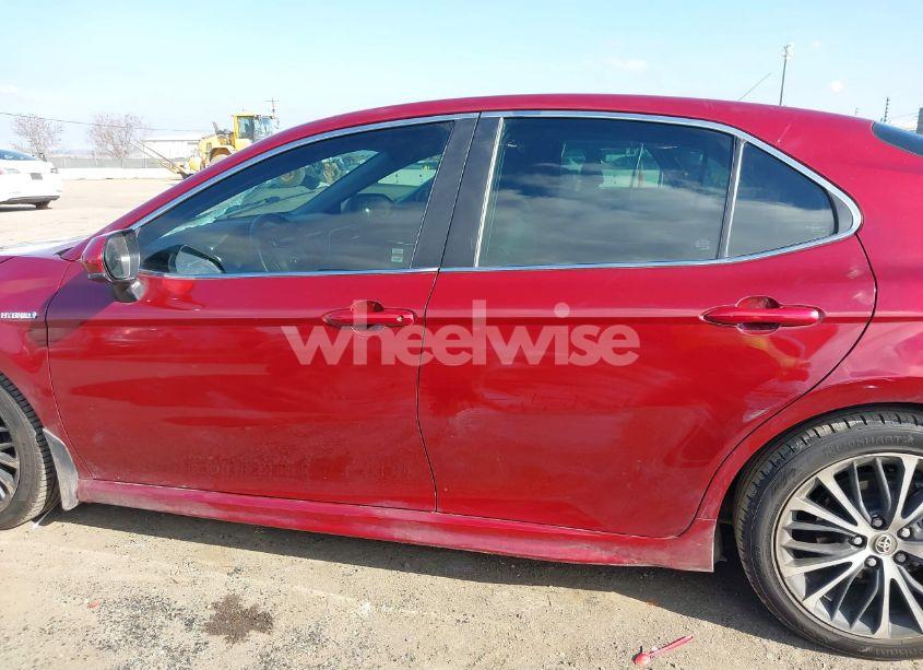 Photo 15 of 2018 Toyota Camry HYBRID SE (VIN 4T1B21HK4JU510257)