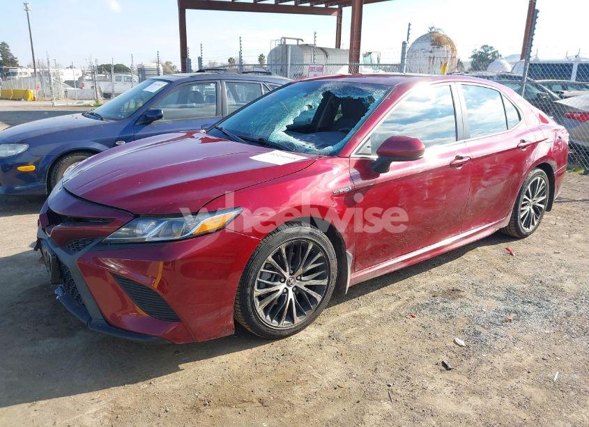 Photo 2 of 2018 Toyota Camry HYBRID SE (VIN 4T1B21HK4JU510257)