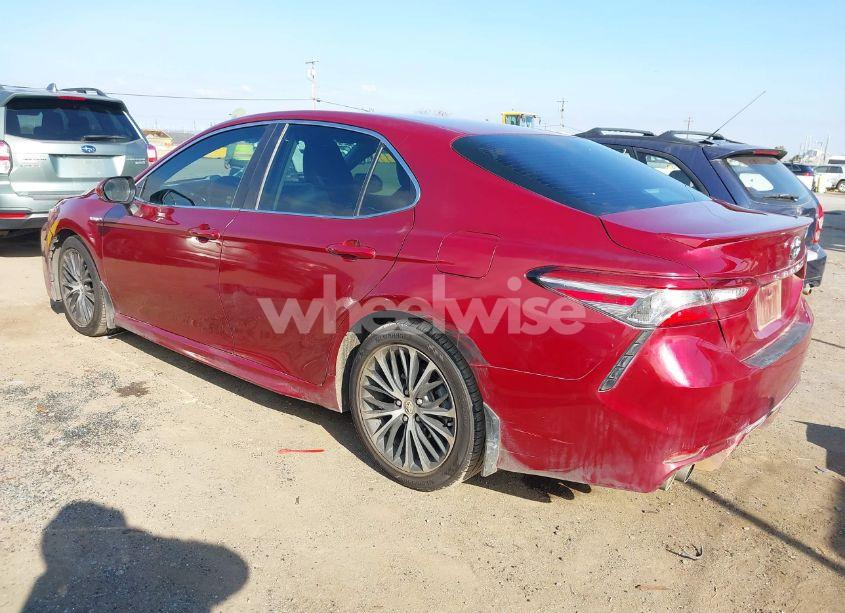 Photo 3 of 2018 Toyota Camry HYBRID SE (VIN 4T1B21HK4JU510257)