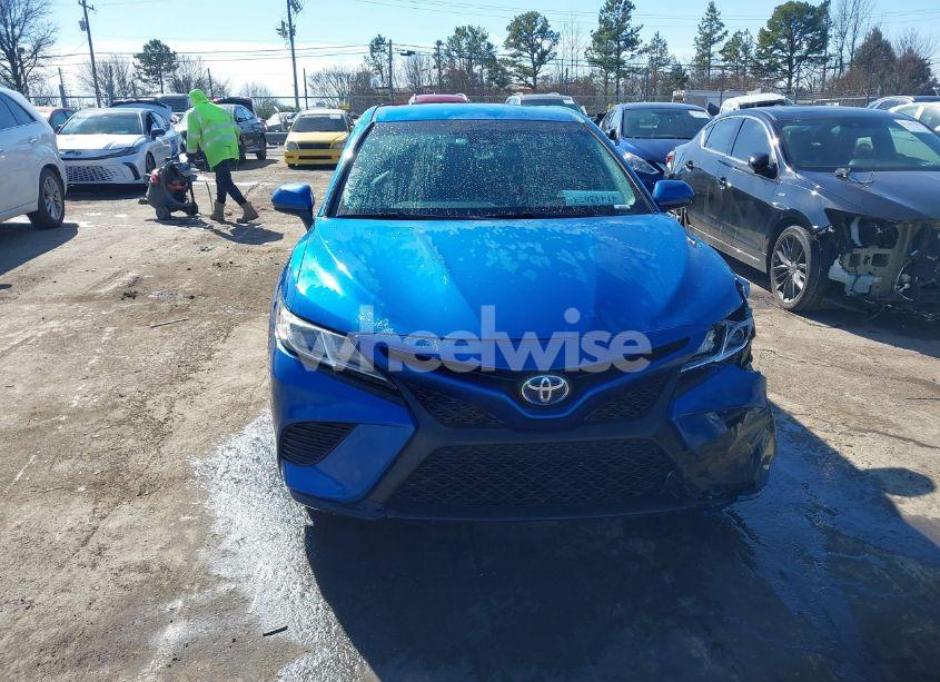 Photo 12 of 2018 Toyota Camry HYBRID SE (VIN 4T1B21HK5JU009233)