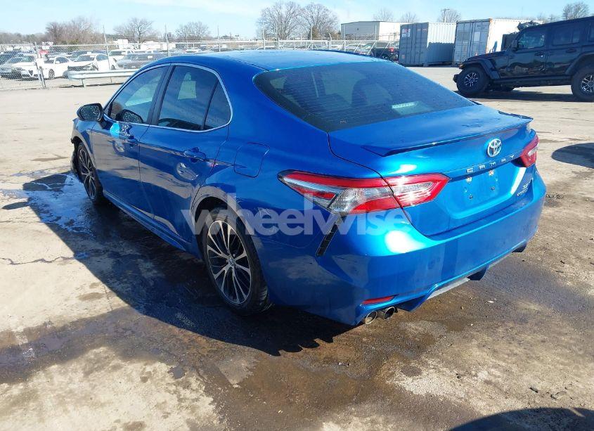 Photo 3 of 2018 Toyota Camry HYBRID SE (VIN 4T1B21HK5JU009233)