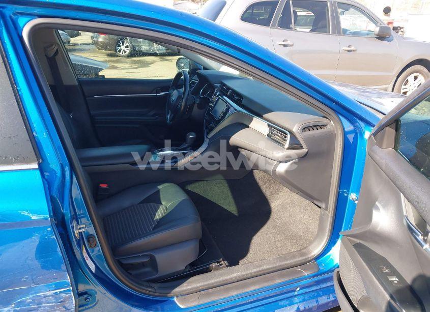 Photo 5 of 2018 Toyota Camry HYBRID SE (VIN 4T1B21HK5JU009233)