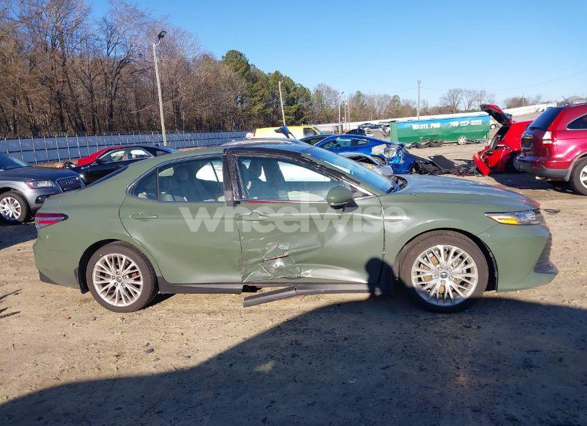 Photo 13 of 2018 Toyota Camry HYBRID/LE/XLE/SE (VIN 4T1B21HK5JU503897)