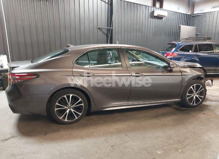 Photo 14 of 2019 Toyota Camry HYBRID SE (VIN 4T1B21HK5KU521785)