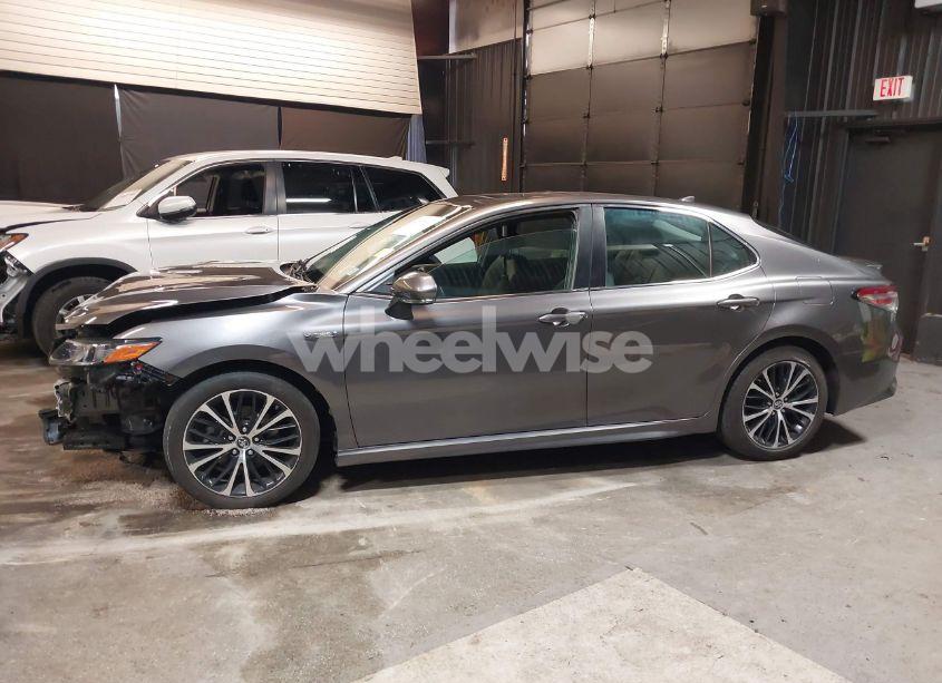 Photo 15 of 2019 Toyota Camry HYBRID SE (VIN 4T1B21HK5KU521785)