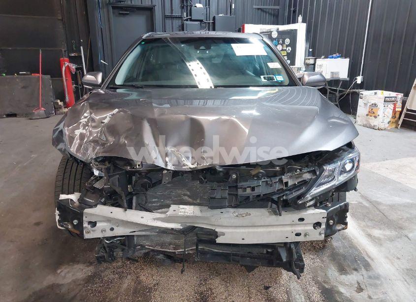 Photo 6 of 2019 Toyota Camry HYBRID SE (VIN 4T1B21HK5KU521785)