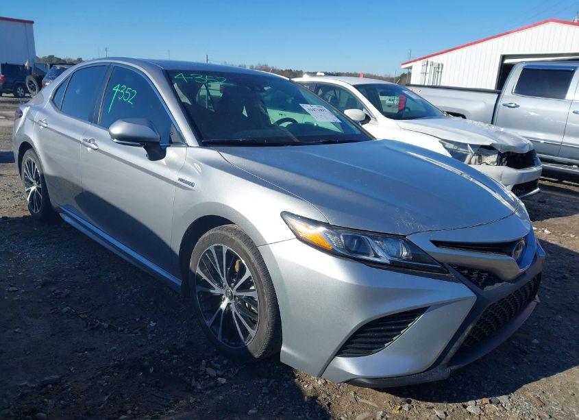 2018 Toyota Camry HYBRID SE (VIN 4T1B21HK6JU002646) main photo