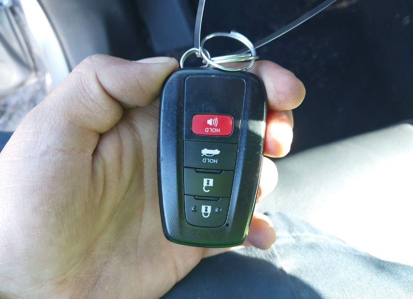 Photo 11 of 2018 Toyota Camry HYBRID SE (VIN 4T1B21HK6JU002646)