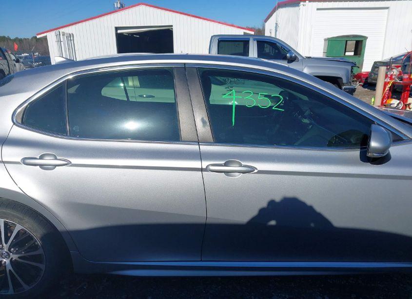 Photo 14 of 2018 Toyota Camry HYBRID SE (VIN 4T1B21HK6JU002646)