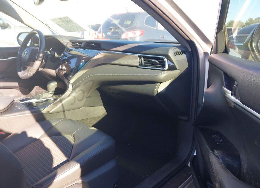 Photo 5 of 2018 Toyota Camry HYBRID SE (VIN 4T1B21HK6JU002646)