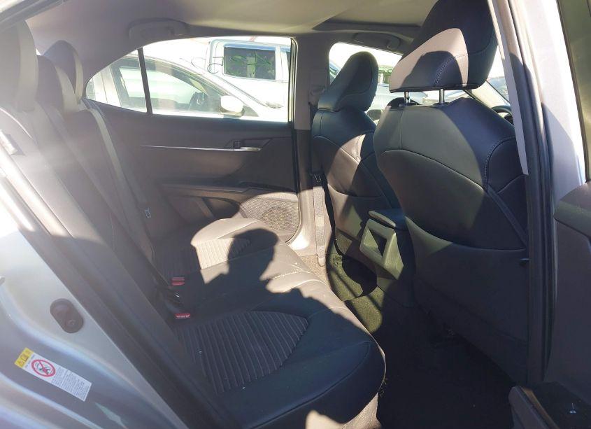 Photo 8 of 2018 Toyota Camry HYBRID SE (VIN 4T1B21HK6JU002646)