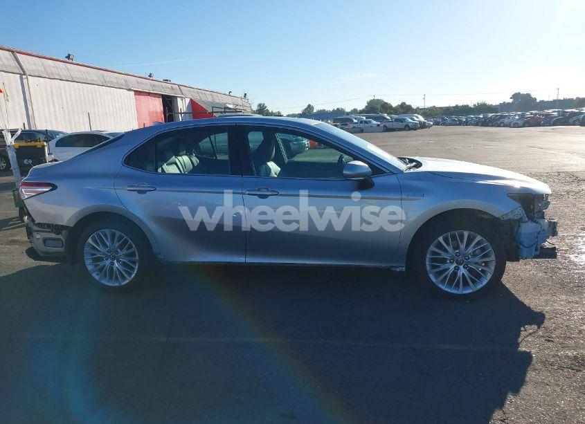 Photo 14 of 2018 Toyota Camry HYBRID XLE (VIN 4T1B21HK6JU005014)