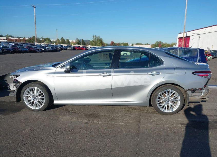 Photo 15 of 2018 Toyota Camry HYBRID XLE (VIN 4T1B21HK6JU005014)