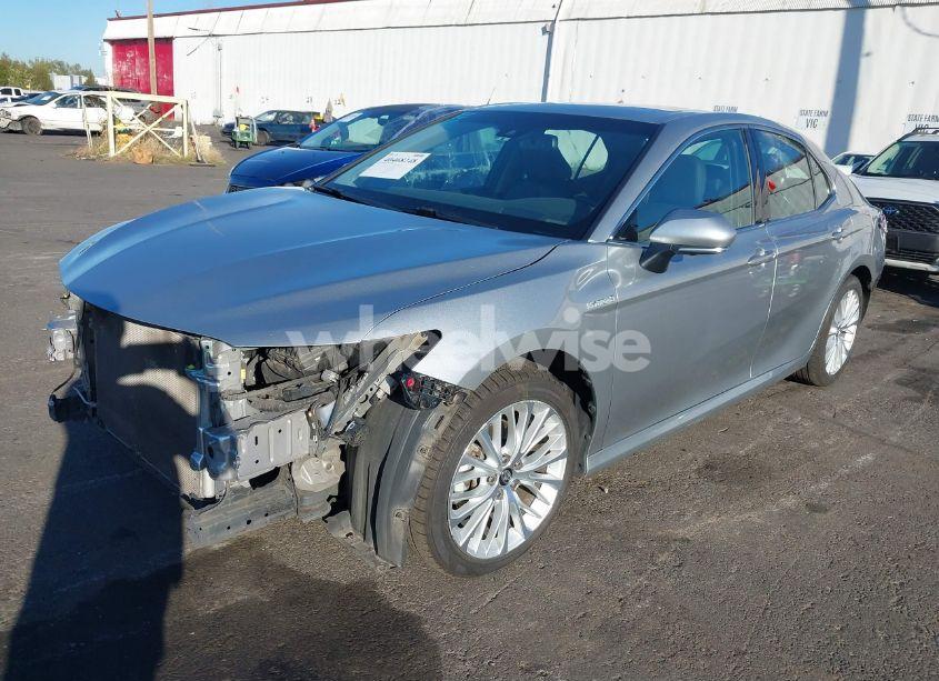 Photo 2 of 2018 Toyota Camry HYBRID XLE (VIN 4T1B21HK6JU005014)