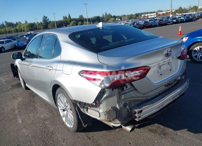 Photo 3 of 2018 Toyota Camry HYBRID XLE (VIN 4T1B21HK6JU005014)