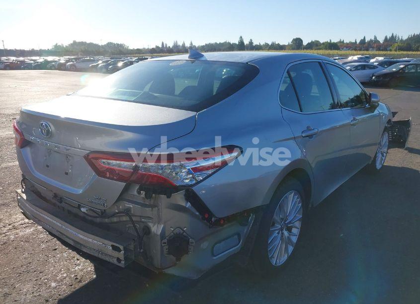 Photo 4 of 2018 Toyota Camry HYBRID XLE (VIN 4T1B21HK6JU005014)